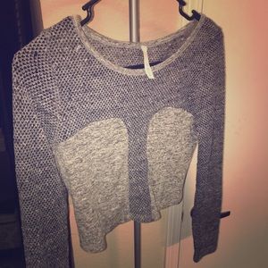 Gray long-sleeve crop top